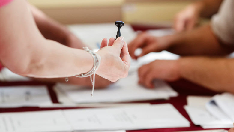 Alegeri locale 2024. BEC a anuntat rezultatele finale: Primari: PSD-34,74%, PNL-29,07% / Consilii locale: PSD-32,52%, PNL-26,13% Imagine