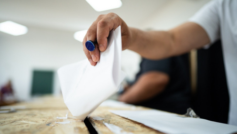 Alegeri parlamentare 2024: Lectia votului pe care o predau varstnicii Romaniei. „Nu te duci la vot, nu esti om!” Imagine
