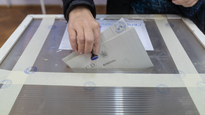 Alegeri parlamentare 2024. Un barbat din judetul Buzau este acuzat ca a platit mai multi alegatori pentru a vota un anumit partid Imagine