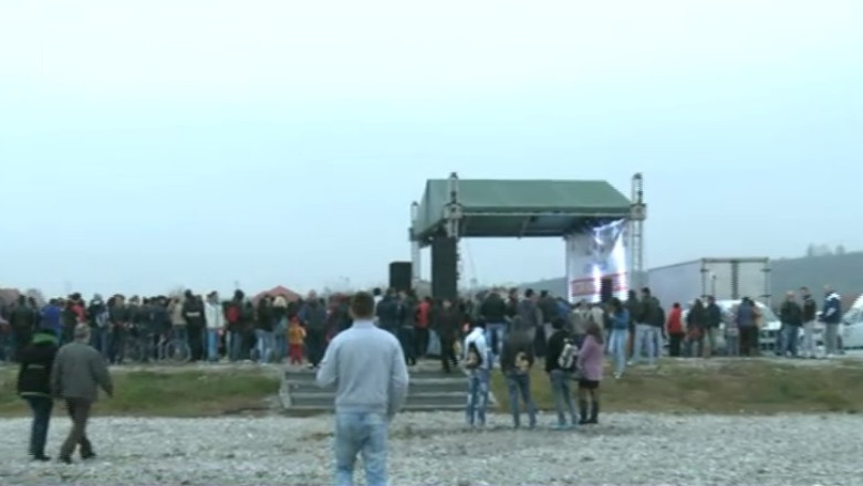 ALEGERI PREZIDENTIALE 2014. Heliportul din Targu-Jiu, destinat urgentelor medicale, blocat de un miting PSD Imagine