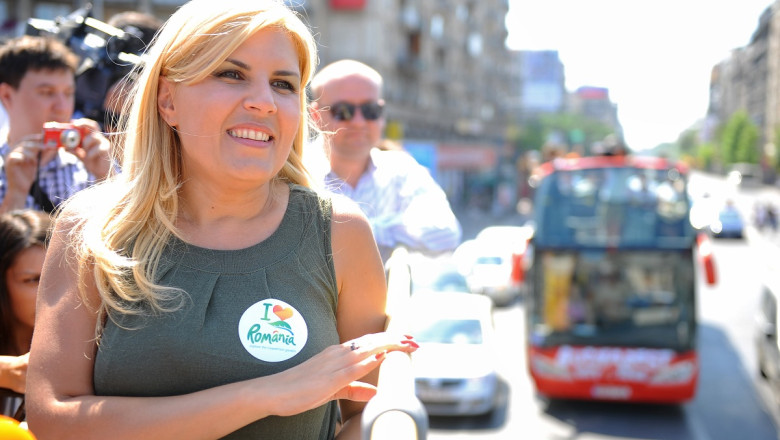 ALEGERI PREZIDENTIALE 2014. Imagini din culisele campaniei electorale a Elenei Udrea  Imagine