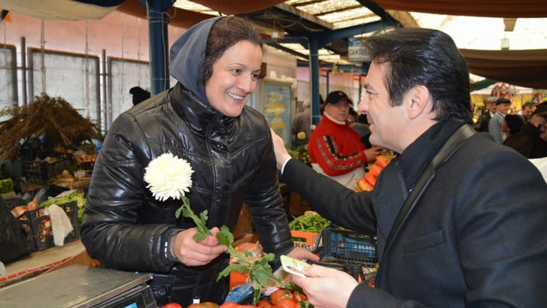 ALEGERI PREZIDENTIALE 2014. Instrumente originale de campanie: de la inmormantari la plangeri penale si flori Imagine