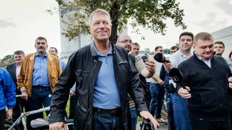 ALEGERI PREZIDENTIALE 2014. Klaus Iohannis a parcurs distanta de la partid la Parlament pe bicicleta Imagine