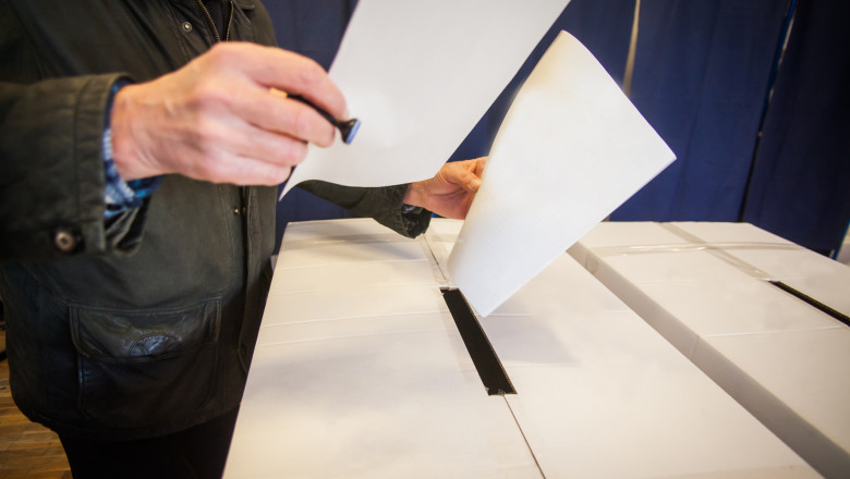 Alegeri prezidentiale 2024: Cati romani sunt inscrisi in Registrul electoral pentru a merge la vot duminica, 24 noiembrie Imagine
