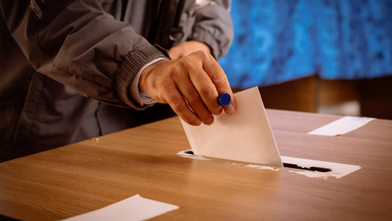 Alegeri prezidentiale 2025, turul 1: Batranii care merg de fiecare data la vot. „Este o datorie de onoare a cetateanului” Imagine