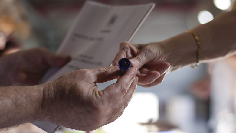 Alegeri prezidentiale 2025, turul 2: Strainii care si-au castigat dreptul de vot in Romania. „Faptul ca esti roman e un privilegiu” Imagine