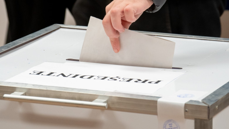 Alegeri prezidentiale 2025, turul 2: Tinerii din Republica Moldova care voteaza pentru Romania. „Suntem chinuiti de foarte multi ani” Imagine