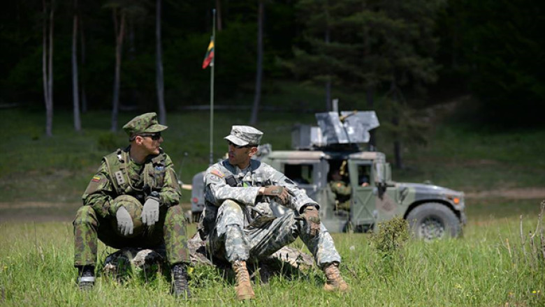 Aleksandr Grusko: Decizia NATO de a infiinta centre militare la granitele Rusiei este o incercare de a exercita presiune Imagine