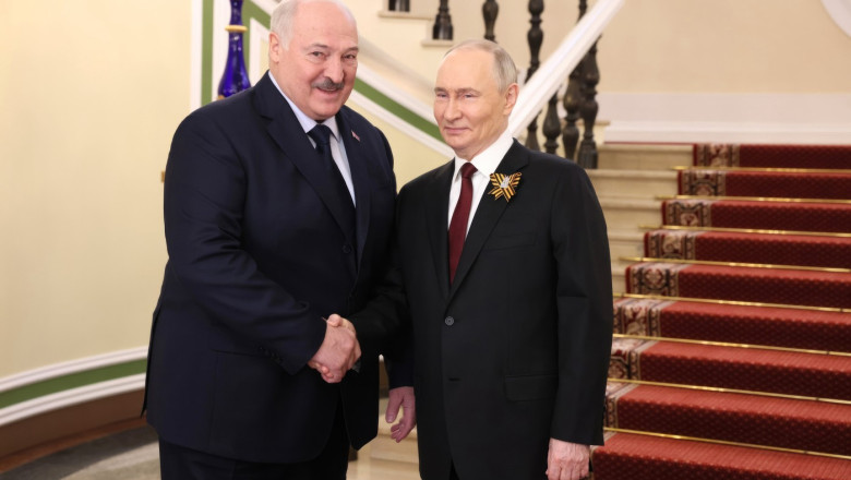 Aleksandr Lukasenko isi indeamna fermierii sa cultive mai multi cartofi pentru a hrani Rusia. „Trebuie sa ii ajutam pe fratii nostri” Imagine