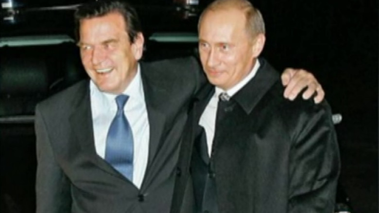 Alerta cu bomba la petrecerea lui Schroeder. Printre invitati, ambasadorul Rusiei Imagine