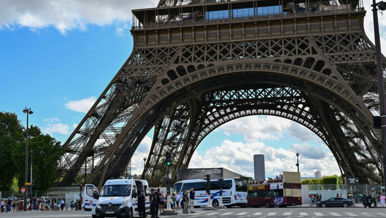 Alerta cu bomba la Turnul Eiffel. Monumentul a fost evacuat si inchis Imagine