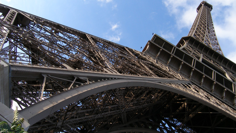 Alerta cu bomba la Turnul Eiffel Imagine