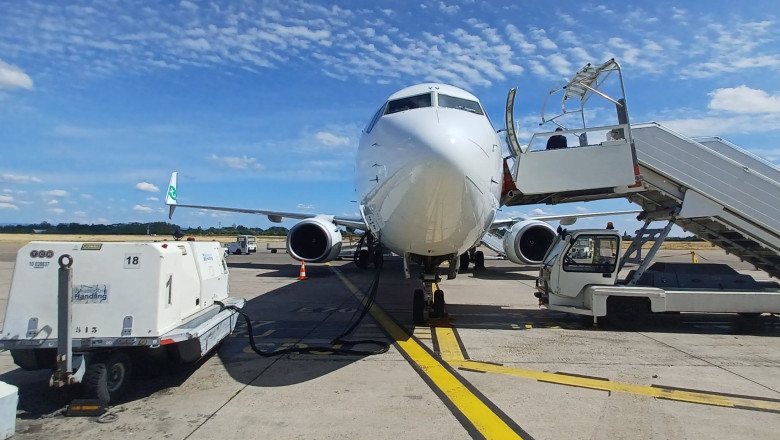 Alerta cu bomba pe aeroportul din Strasbourg. Mai multi romani, printre care si europarlamentari, blocati in avion Imagine