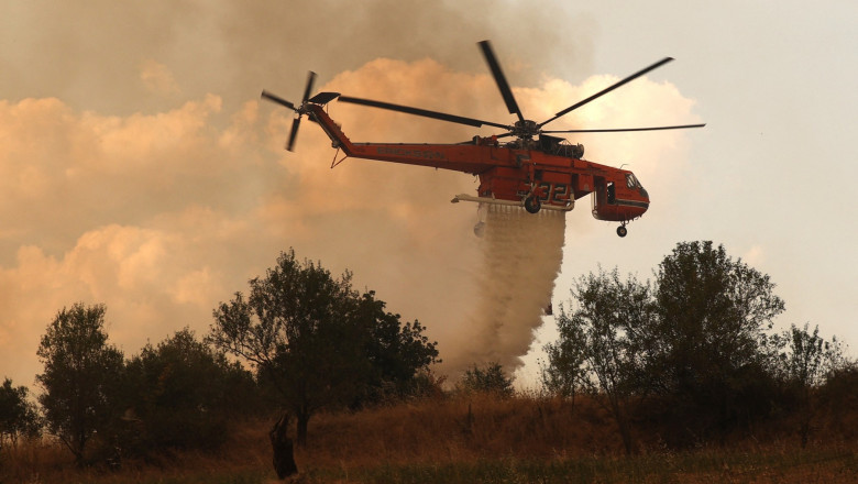 Alerta de incendii forestiere in Grecia. Mai multe localitati au fost evacuate Imagine