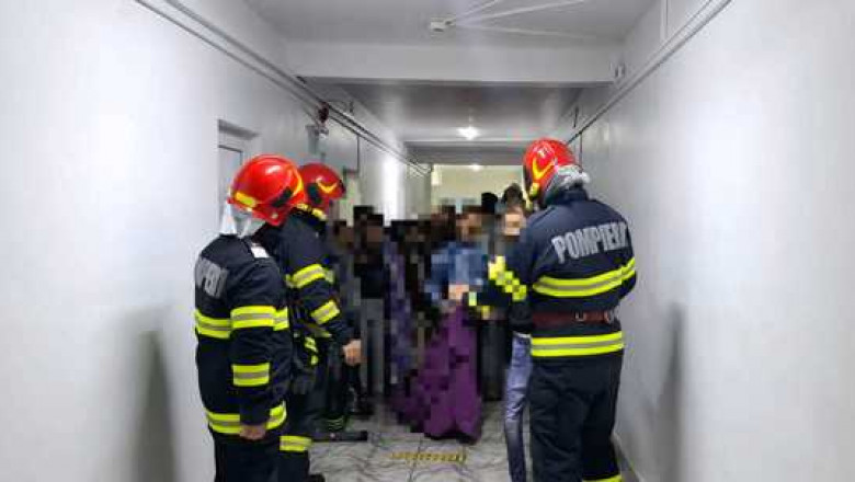 Alerta de incendiu la un centru de asistenta de la spitalul din Videle. Cladirea s-a umplut cu cu fum, 75 de oameni au fost evacuati Imagine