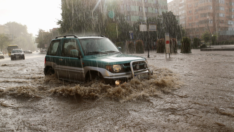 Alerta de inundatii dupa ploile puternice. Hidrologii au emis cod galben de viituri pe rauri din cinci judete Imagine