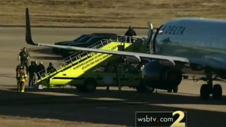 Alerta falsa cu bomba pe cel mai aglomerat aeroport din lume Imagine