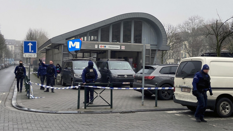 Alerta in Bruxelles: doi barbati inarmati cu Kalasnikov, cautati de politisti. Mai multe statii de metrou, inchise Imagine