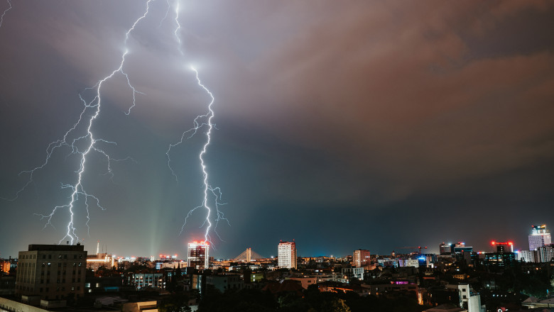 Alerta meteo: cod galben de furtuni in sud, averse torentiale in toata tara. ANM anunta ninsori si o racire brusca a vremii in weekend Imagine