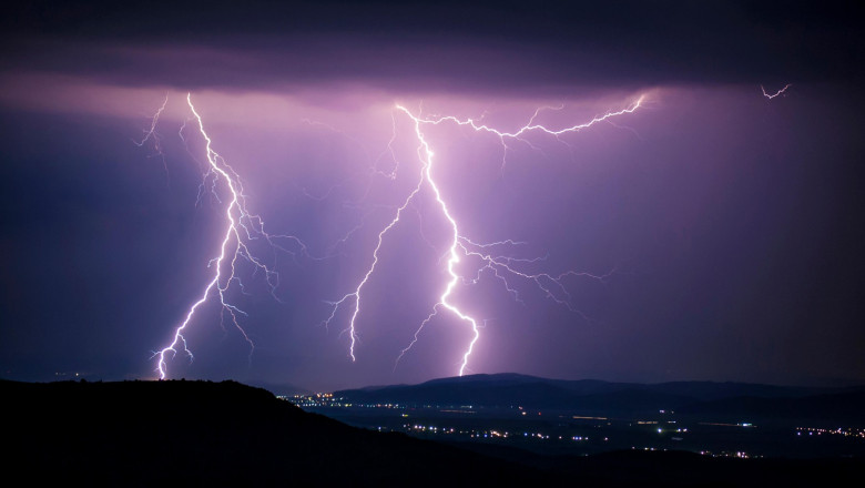 Alerta meteo: cod galben de furtuni, vijelii si grindina in mai multe judete din nord-vestul tarii. Vremea la Bucuresti Imagine