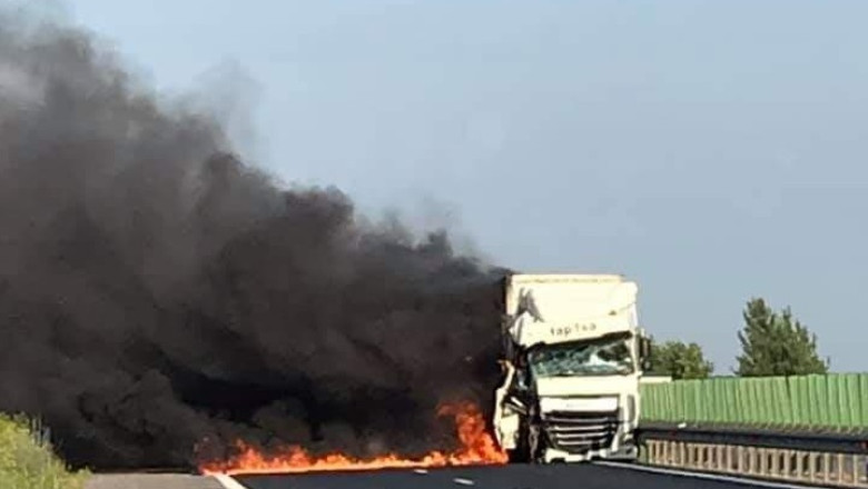 Alerta pe A2: Un camion a luat foc, in apropiere de Murfaltar. Circulatia a fost reluata dupa cateva ore Imagine