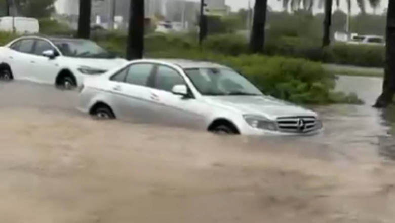 Alerta rosie in Spania din cauza ploilor torentiale: oameni blocati in masini si haos in trafic Imagine