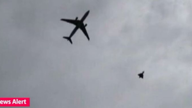 Alerta terorista in Marea Britanie. Un avion de pasageri a aterizat de urgenta pe aeroportul din Manchester Imagine