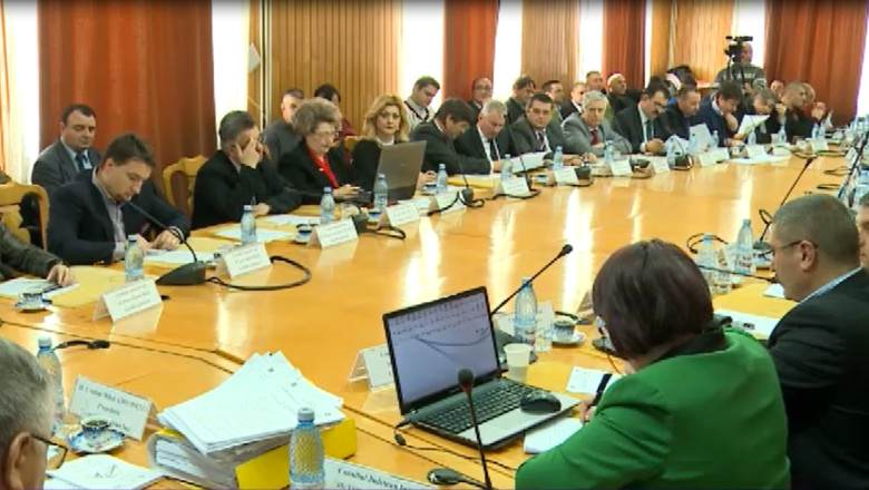 Alesii locali intarzie depunerea declaratiilor de avere si de interese Imagine