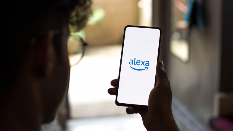 Alexa devine Alexa AI. Amazon isi doteaza serviciul de asistenta virtuala cu inteligenta artificiala Imagine