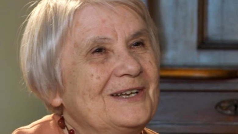 Alexandrina Halic: „E foarte trist cand, la varsta mea, aud in tramvai "Te dai jos la prima, mamaie?"” Imagine