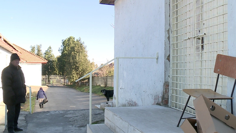 Alimente furate dintr-un centru de distributie. Hotii au luat 180 de pui si 100 de sticle de ulei, destinate pensionarilor Imagine