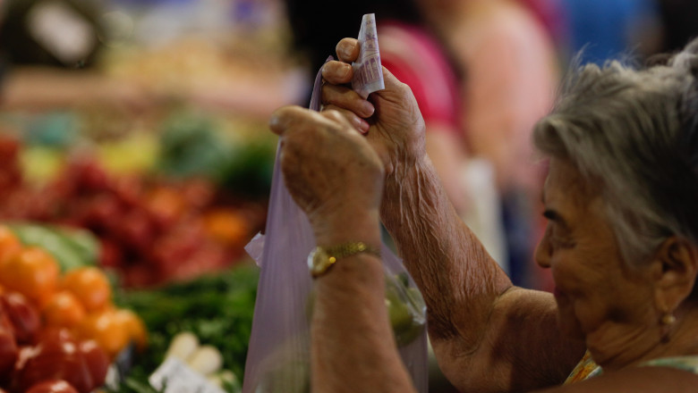 Alimentul care s-a scumpit de aproape trei ori din 2021. Statistic, cosul de baza costa cu 40% mai mult, romanii au alta parere Imagine