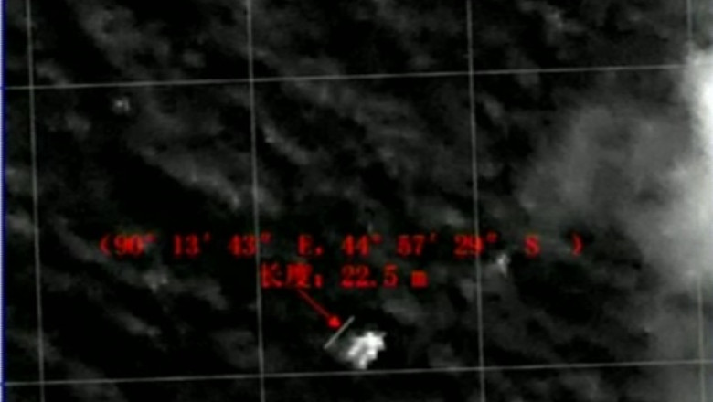 Alte posibile urme ale avionului disparut. Autoritatile franceze au descoperit prin satelit bucati de epava Imagine