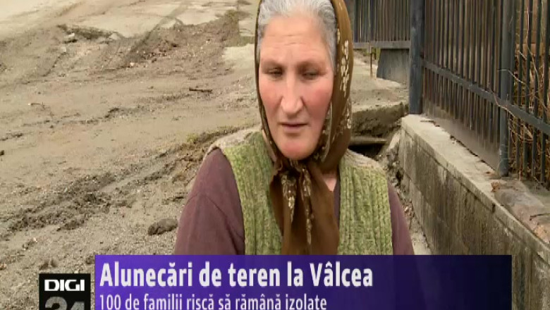 Alunecari de teren, la Valcea. 100 de familii risca sa ramana izolate Imagine