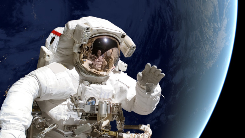 „Am nevoie de oxigen”: O femeie a pierdut mii de dolari dupa ce s-a indragostit de un escroc ce s-a dat drept astronaut aflat in spatiu Imagine