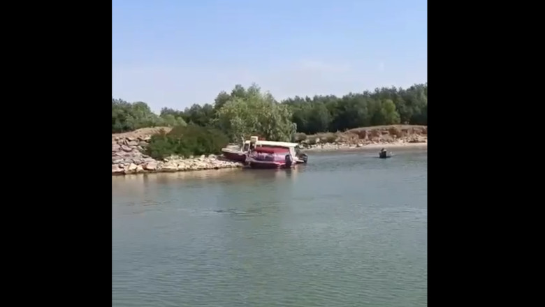 Ambarcatiune cu 12 persoane, implicata intr-un accident in Delta Dunarii: cinci persoane ranite, dintre care doi copii Imagine