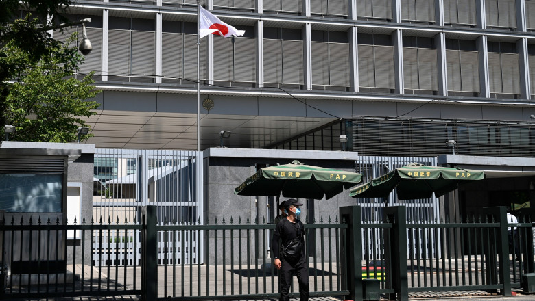 Ambasada Japoniei in China, atacata cu pietre in scandalul deversarii de ape de la centrala nucleara Fukushima Imagine