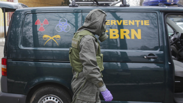 Amenintare cu bomba in Arad: SRI si Politia au ridicat obiecte si bunuri electronice. Un barbat a fost retinut Imagine