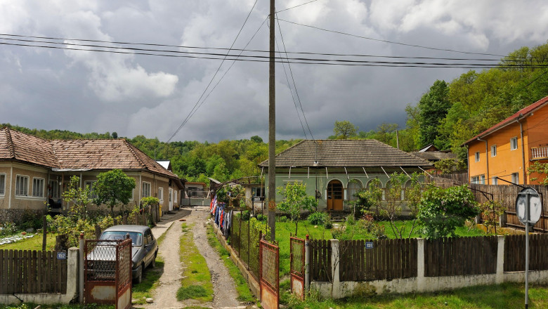 Amenzi de pana la 100.000 de lei pentru cei care construiesc fara autorizatie, in propria curte, garaje, soproane sau alte anexe Imagine