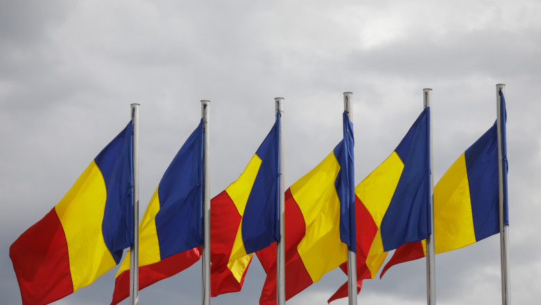 Amenzi intre 10.000 la 20.000 lei pentru cei care nu respecta drapelul si imnul Romaniei Imagine