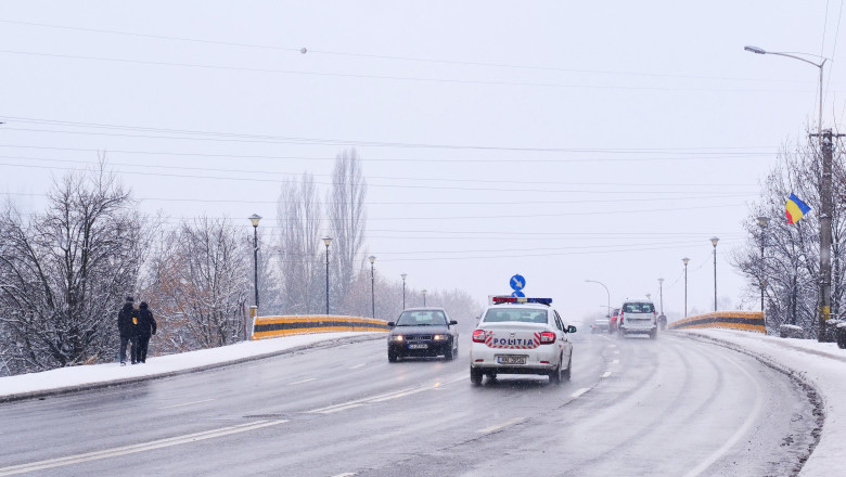 Amenzi pentru soferii care nu au montat cauciucurile de iarna. Avertismentul Politiei Romane: „Agentii sunt prezenti pe teren” Imagine