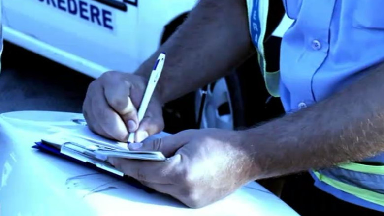 Amenzile de circulatie vor putea fi platite pe loc, cu cardul, agentului de politie Imagine