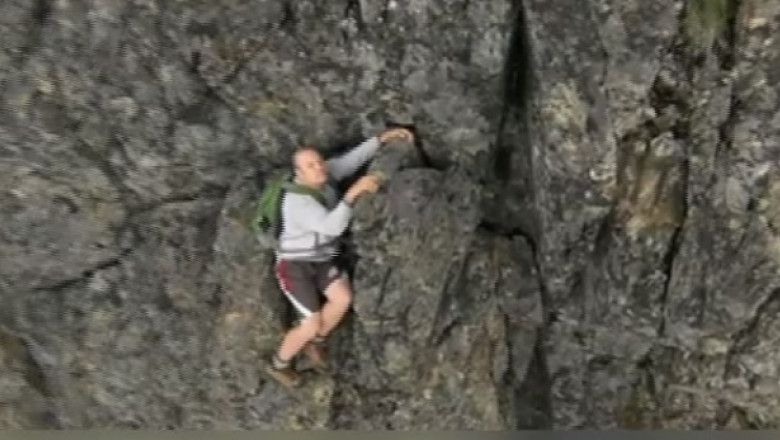 American salvat dupa ce a ramas blocat pe un perete vertical la 1500 de metri de pamant Imagine