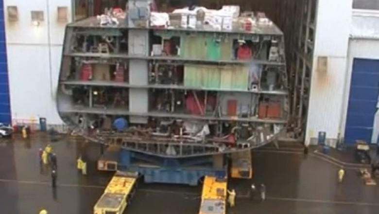 Americanii au lansat la apa cea mai scumpa nava de lupta Imagine