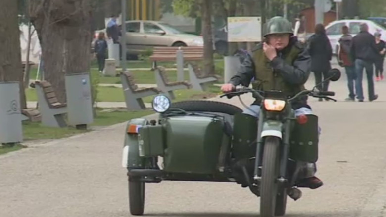 Amintiri, pe doua si trei roti, din Epoca de Aur Imagine