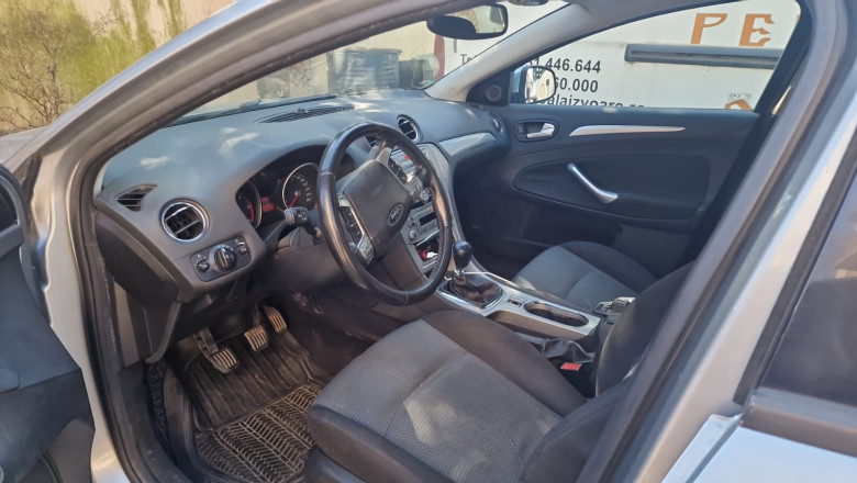 ANAF vinde masini si o motocicleta: Ford de la 2.000 de euro, Range Rover de la 7.000 de euro si altele Imagine