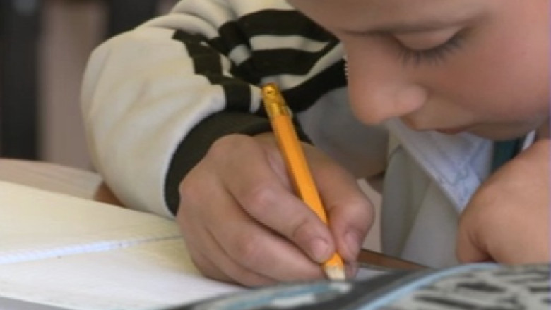 Analfabeti la varsta adolescentei. Aproape 100.000 de copii din Romania nu merg la scoala Imagine