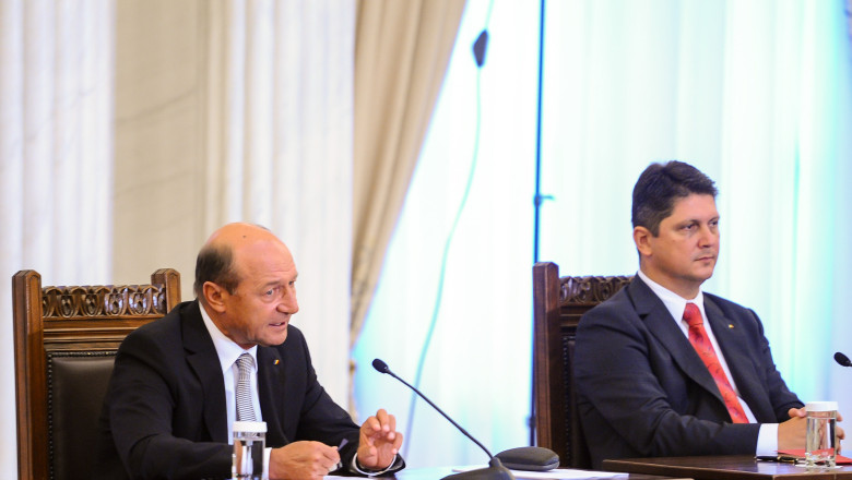 ANALIZA. Tribuna institutiilor statului, folosita pentru contre politice in campania electorala: duelul Basescu-Corlatean Imagine