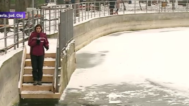 Ancheta a politiei la patinoarul din Gherla, dupa ce gheata s-a spart Imagine