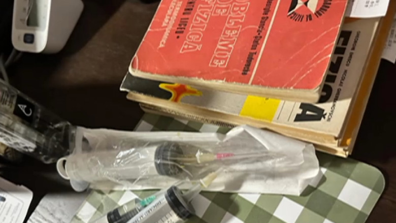 Ancheta dupa ce un varstnic de la un azil ilegal a murit in drum spre spital. Piedone: Primeau medicamente expirate de 3-4 ani Imagine
